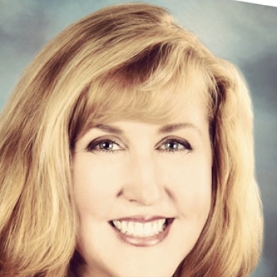 Headshot of a blonde woman smiling